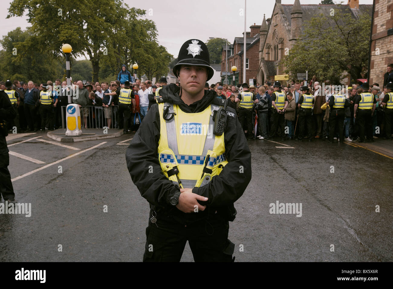 Uk police crowd street hi-res stock photography and images - Alamy