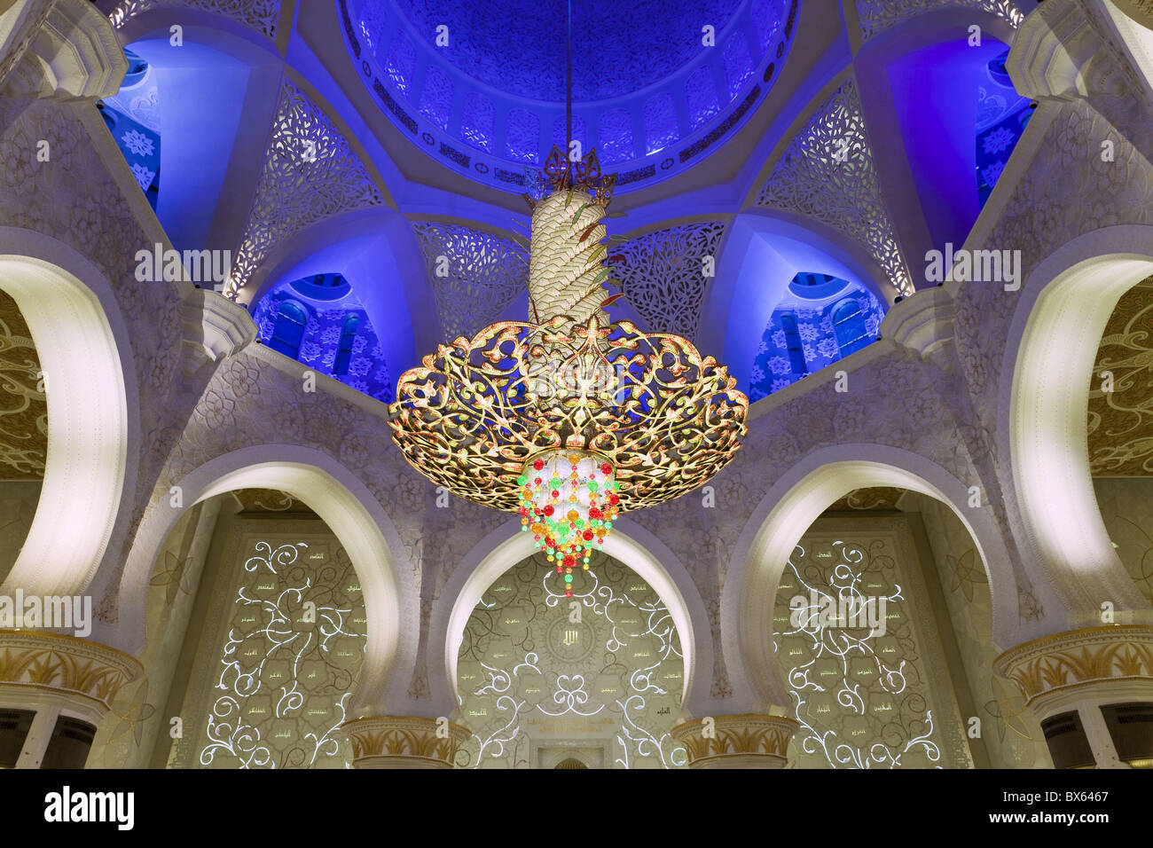 The largest ornate chandelier in the world, prayer hall of Sheikh Zayed Bin Sultan Al Nahyan Mosque, Abu Dhabi, UAE Stock Photo