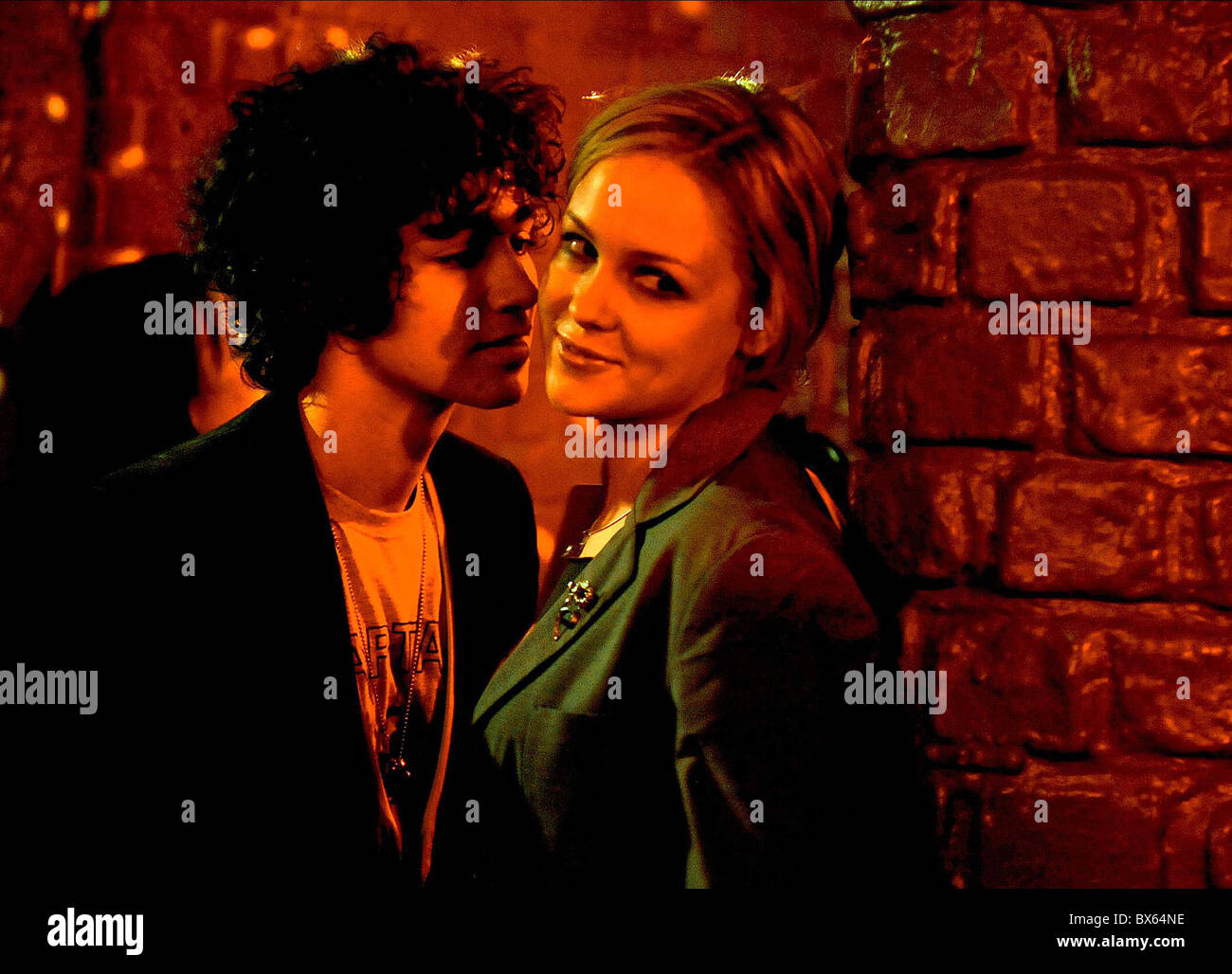https://c8.alamy.com/comp/BX64NE/robert-sheehan-kimberley-nixon-cherrybomb-2009-BX64NE.jpg