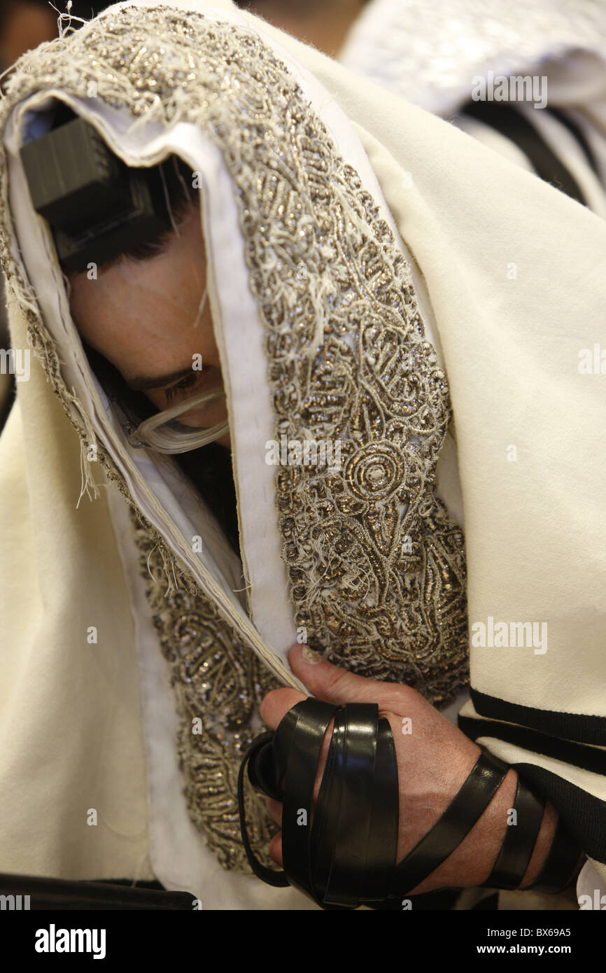 Orthodox Jew in the Belz Synagogue, Jerusalem, Israel, Middle East Stock Photo