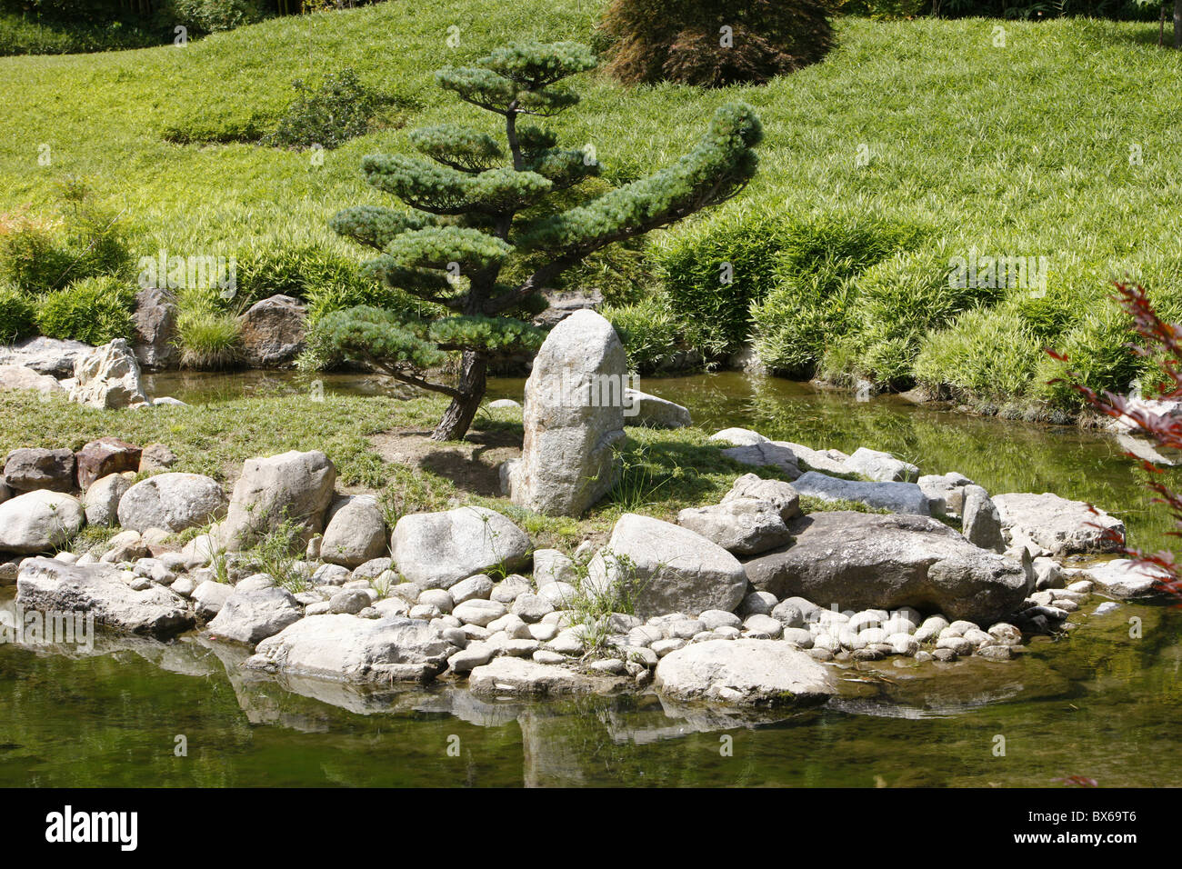 Gard france hi-res stock photography and images - Alamy