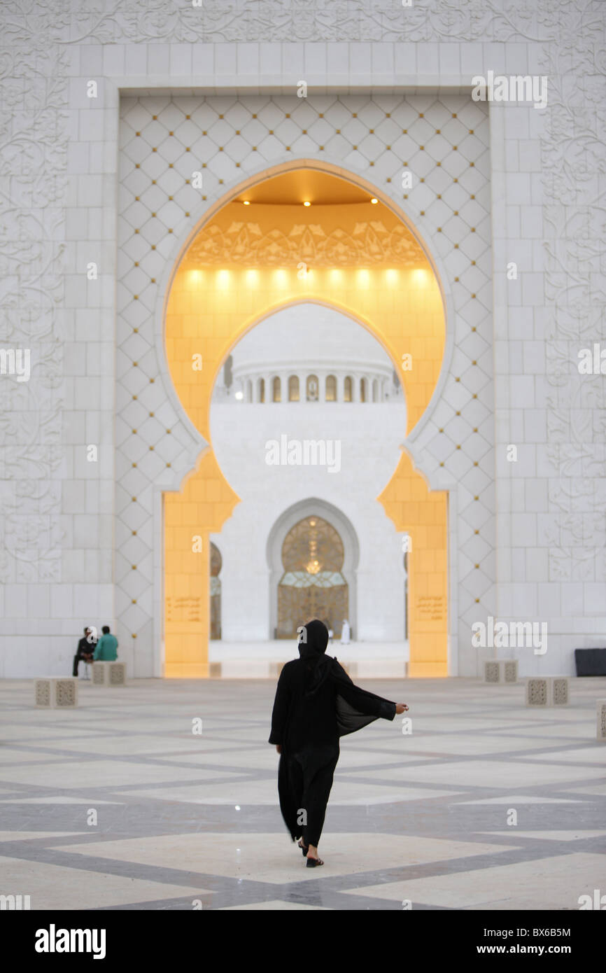 Main entrance, Sheikh Zayed Grand Mosque, Abu Dhabi, United Arab Emirates, Middle East Stock Photo