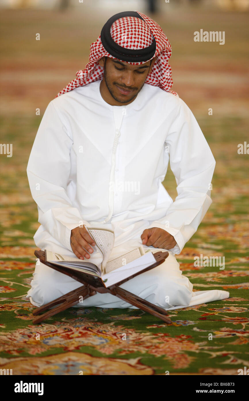Muslim man reading the Koran, Sheikh Zayed Grand Mosque, Abu Dhabi, United Arab Emirates, Middle East Stock Photo