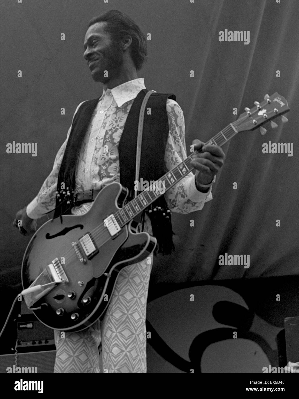 Chuck berry guitar hires stock photography and images Alamy