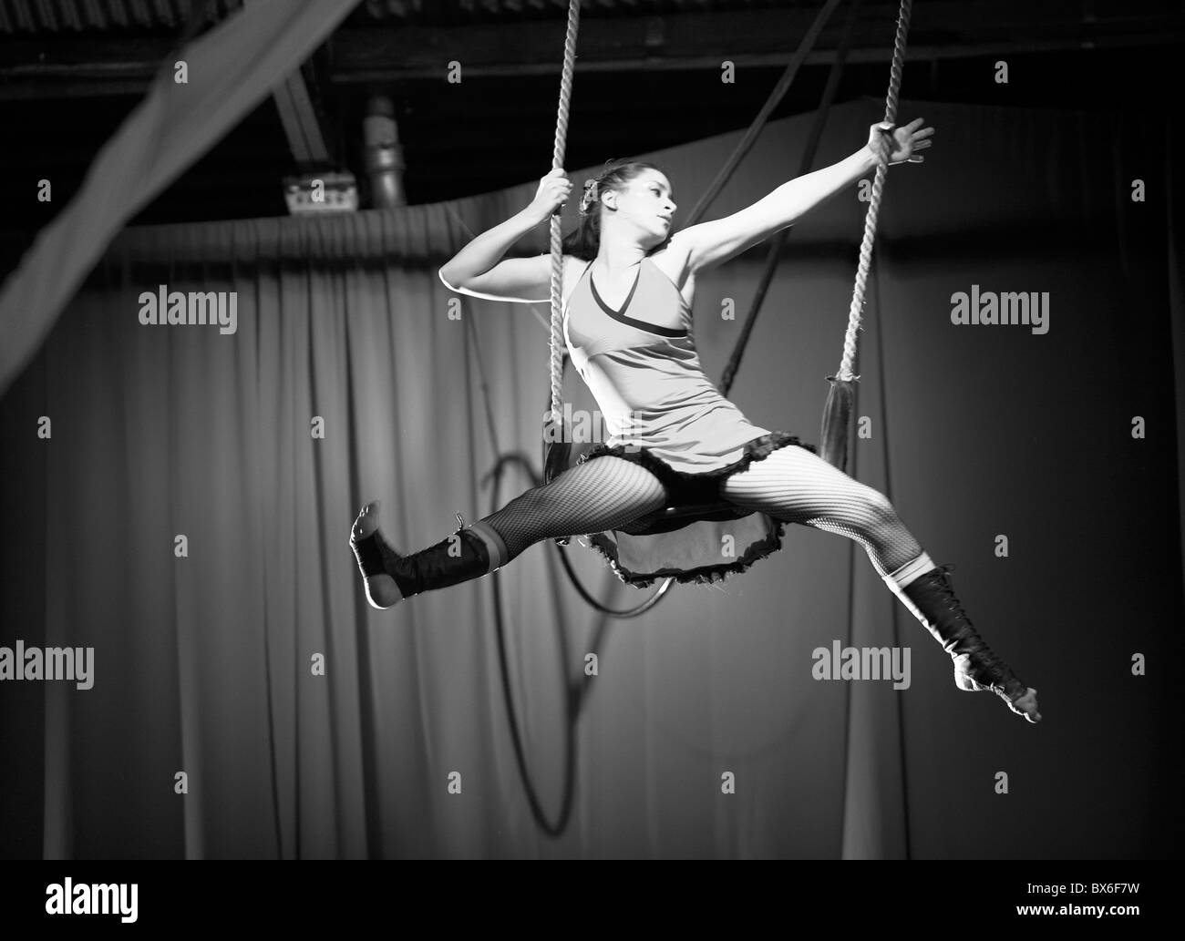 Woman Trapeze Artist High Resolution Stock Photography and Images Alamy