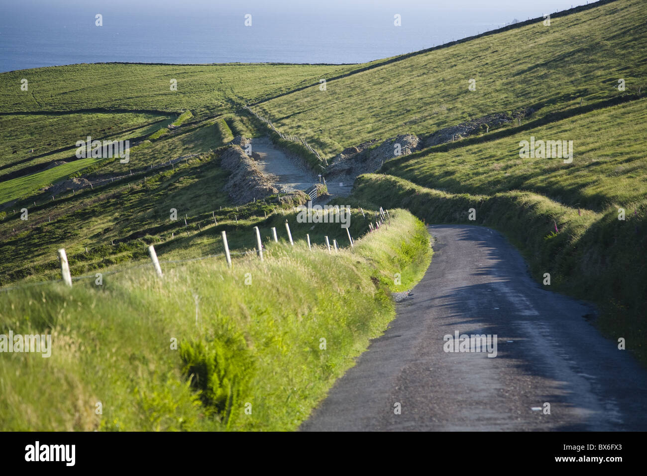 Narrow roads hi-res stock photography and images - Alamy