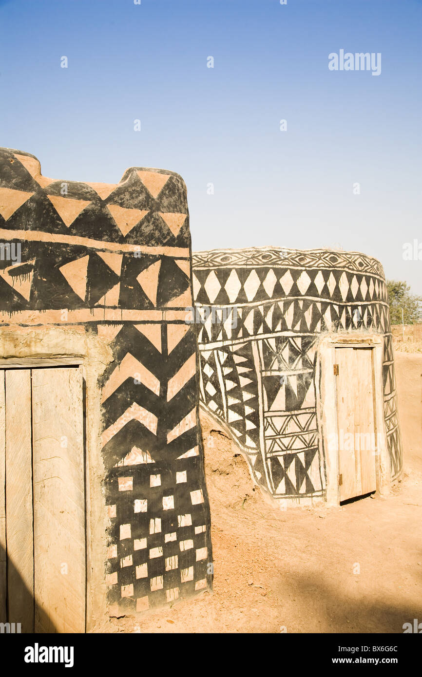 Geometric design on mud brick dwellings in Tiebele, Burkina Faso, West Africa, Africa Stock Photo