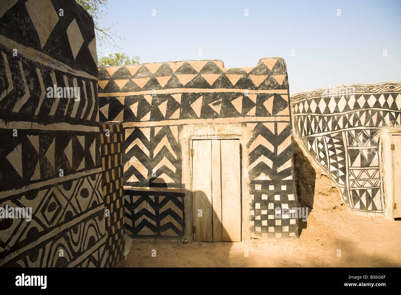 Geometric design on mud brick dwellings in Tiebele, Burkina Faso, West Africa, Africa Stock Photo