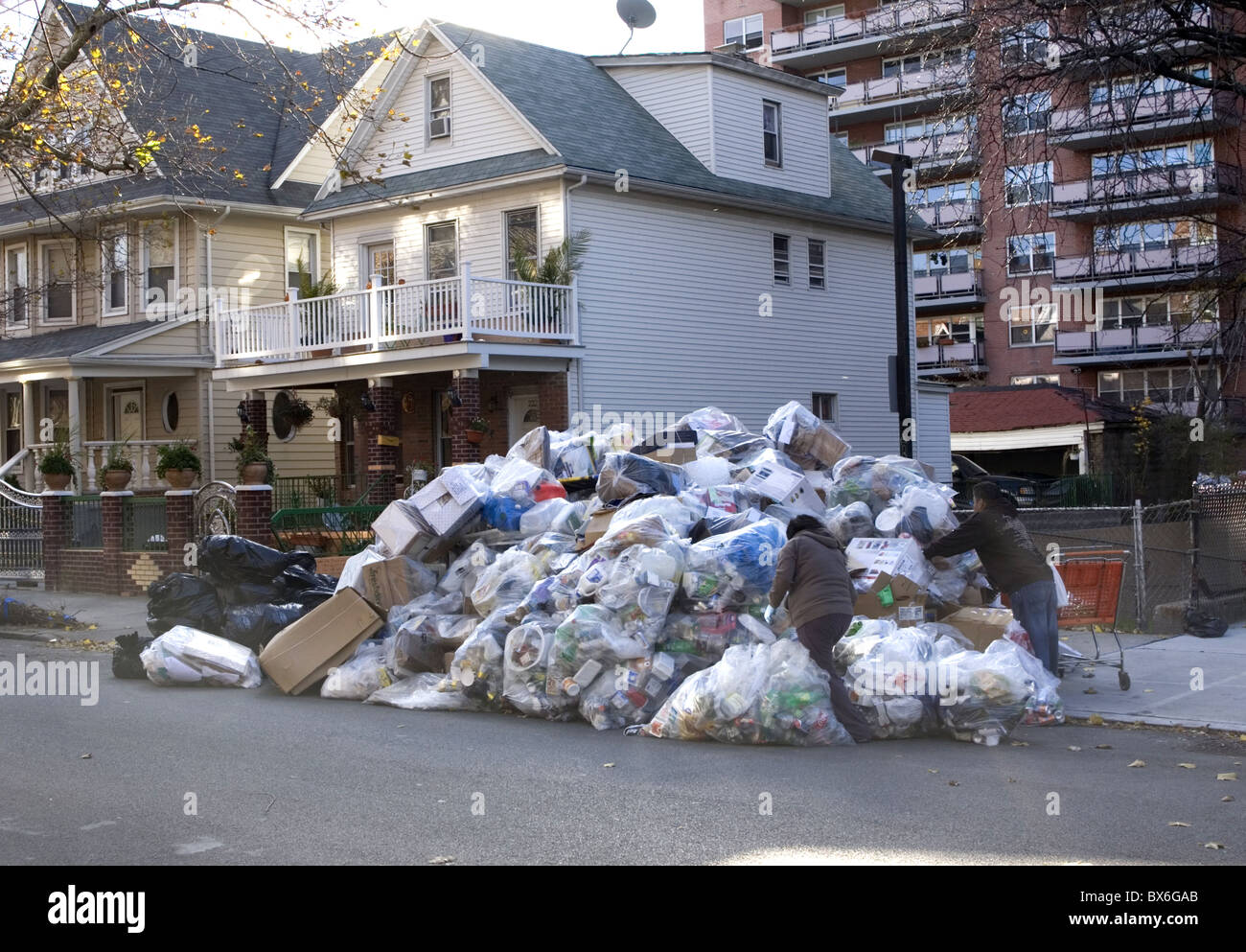City Garbage Stock Photos & City Garbage Stock Images Alamy