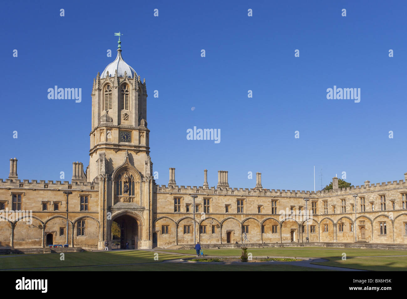 Tom Tower, Quad and Mercury Fountain, Christ Church College, Oxford ...