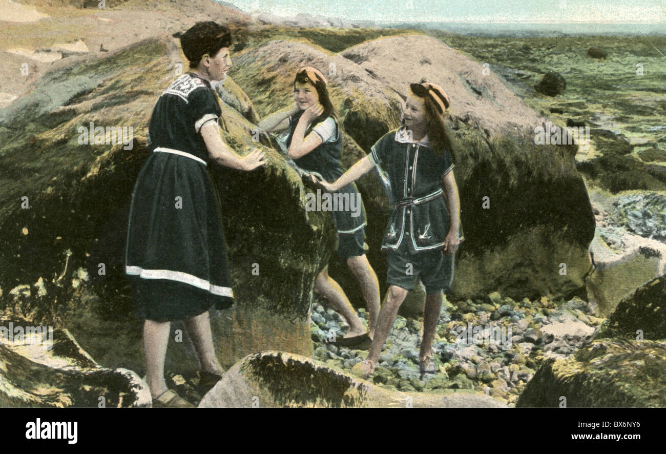 bathing, mother and daughters at the beach, title 'Dans les Rochers', French postcard, after coloured photo, circa 1900, Additional-Rights-Clearences-Not Available Stock Photo