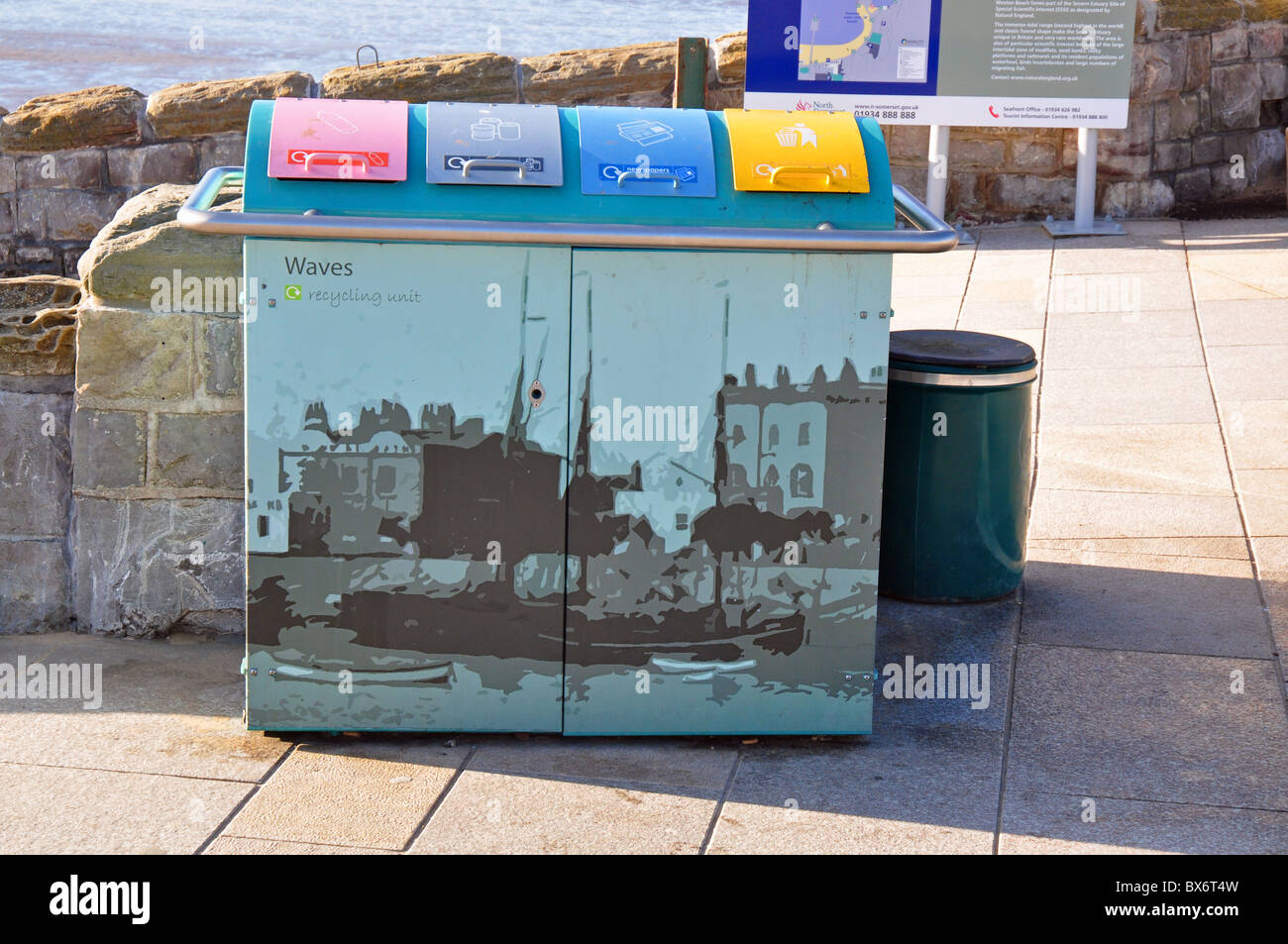 Weston super Mare, Somerset, Englanddecorated litter bin Stock Photo