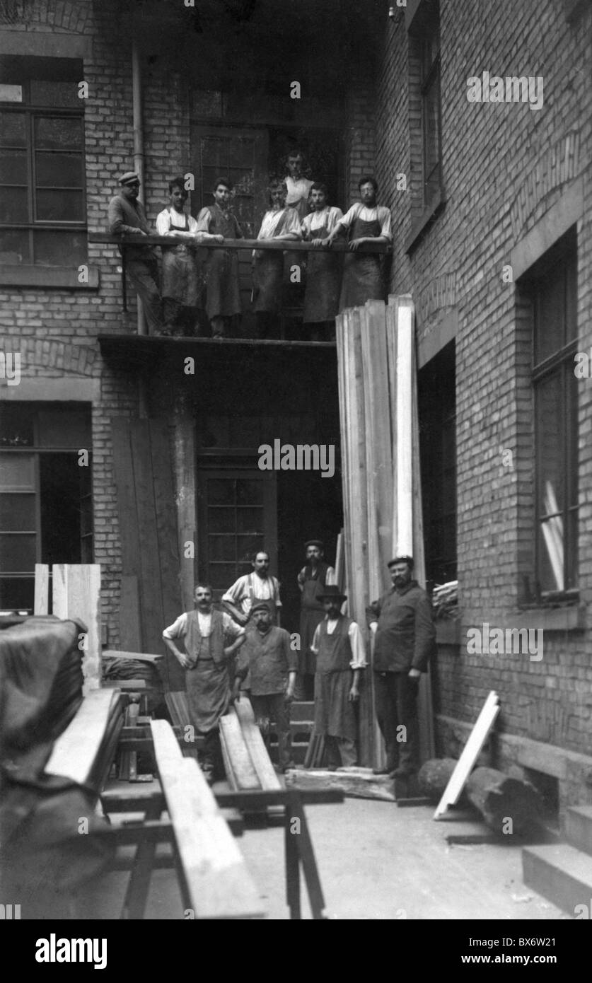 people, professions, joiner, journeymen and apprentices of a joinery