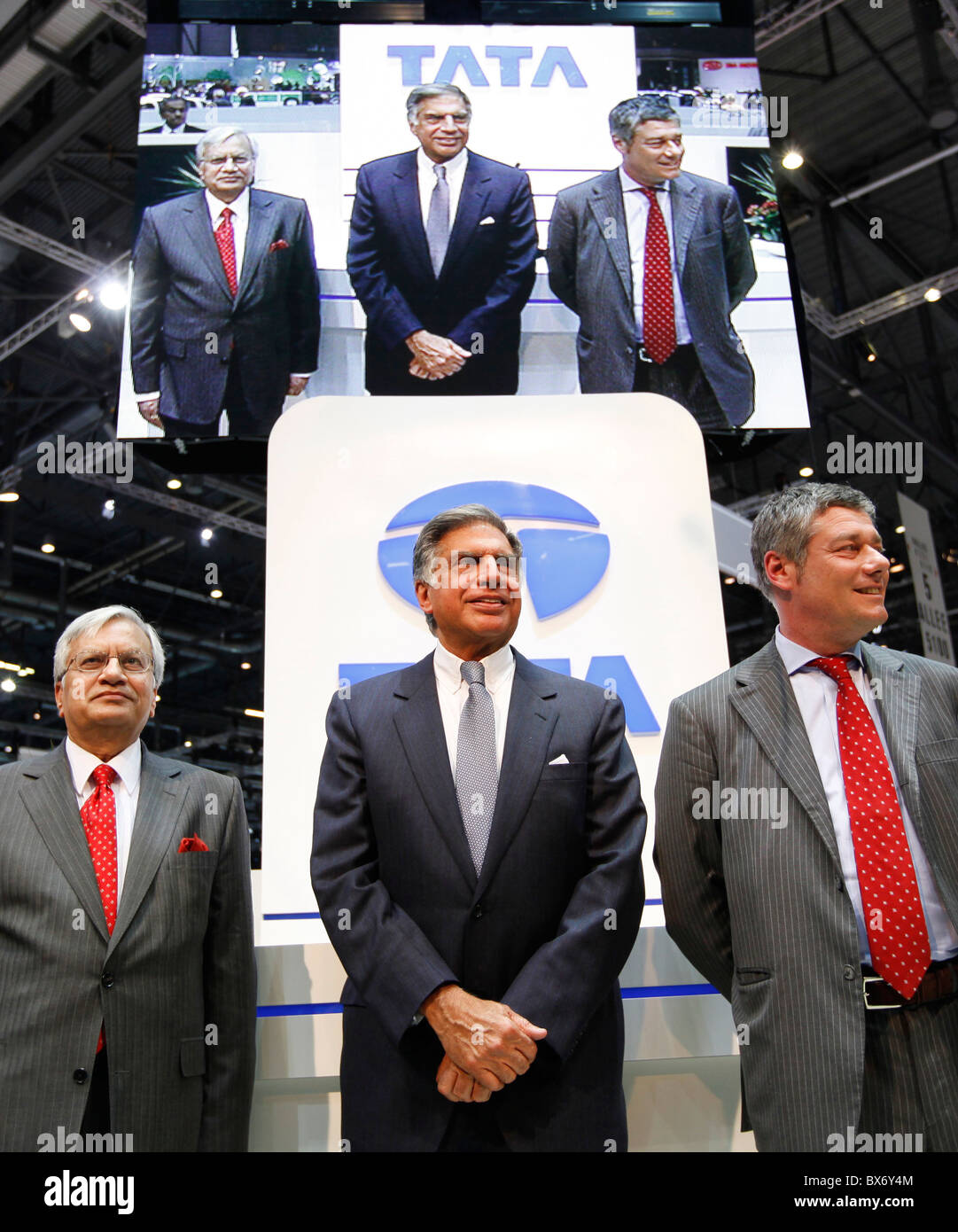 Ratan N. Tata, Ravi Kant, Paolo Pininfarina, Tata Prima, car Stock Photo