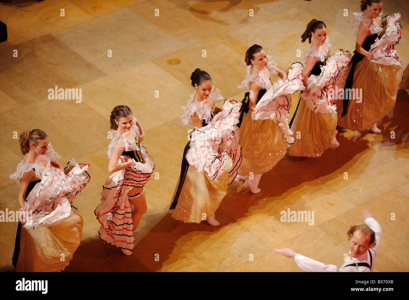 Can can dance hi-res stock photography and images - Alamy