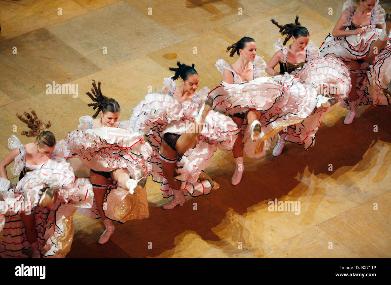 Cancan stage hi-res stock photography and images - Alamy