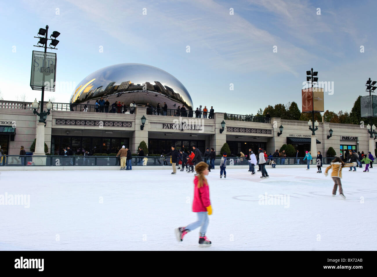 Ice rink and Cloudgate Sculpture/The Bean (Anish Kapoor), Millenium
