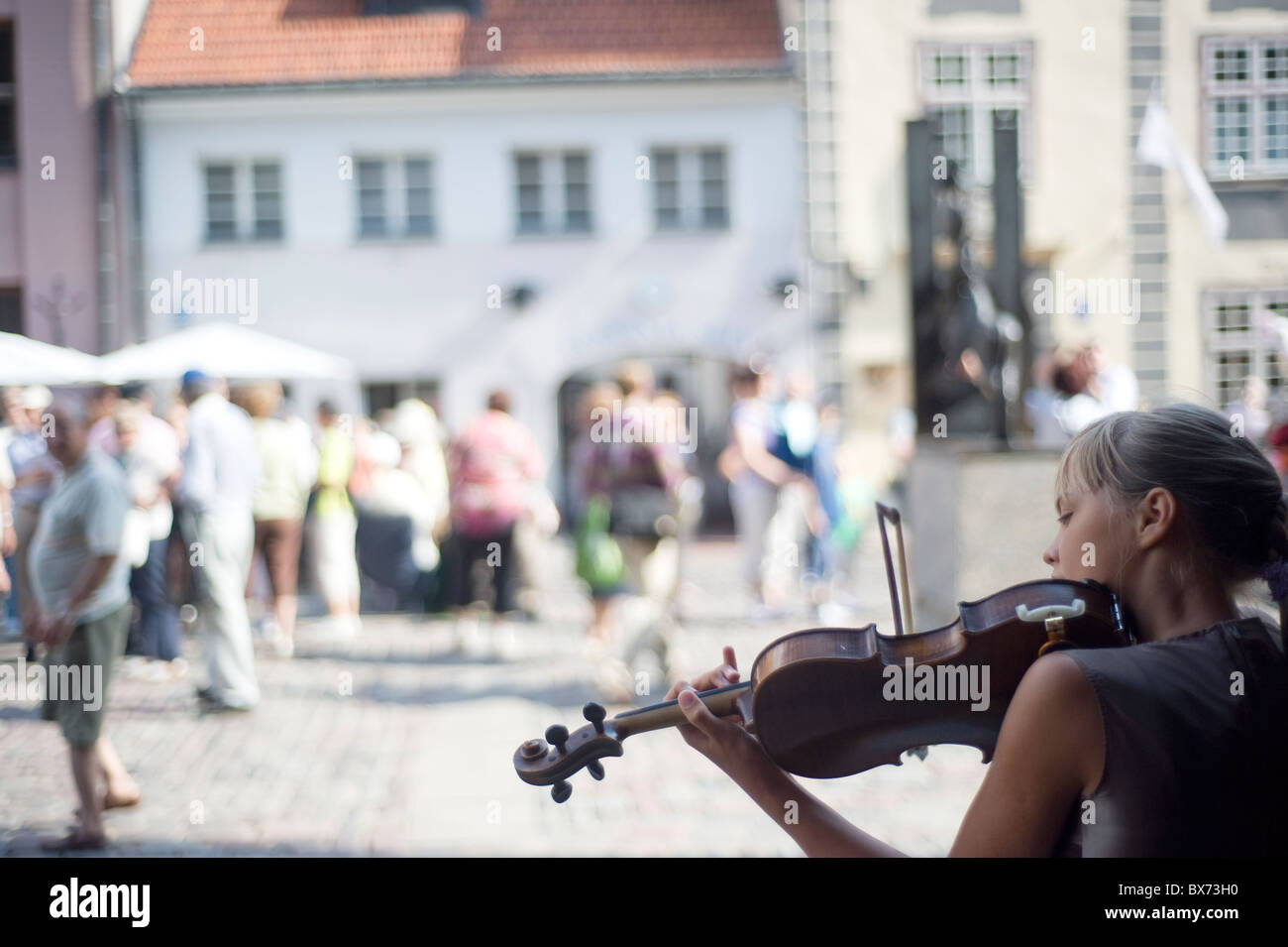Young girl playing violin on the street of Riga Stock Photo - Alamy