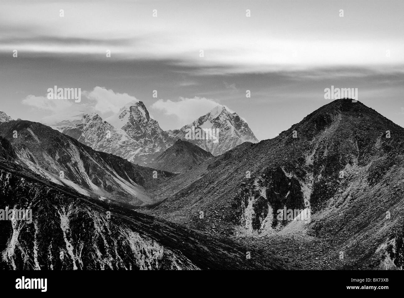 Himalayan peaks high altitude Black and White Stock Photos & Images - Alamy