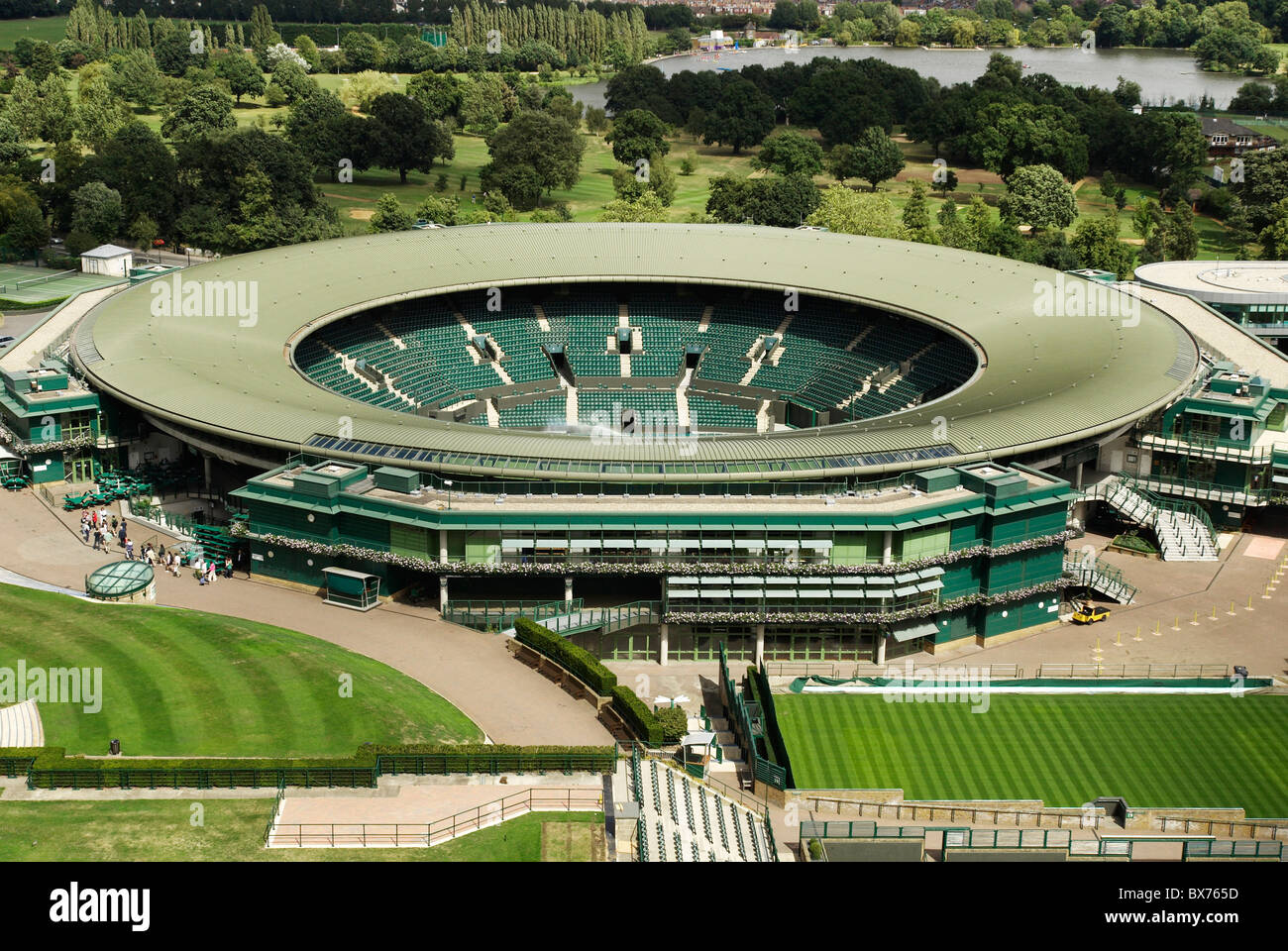 No. 1 Court All England Lawn Tennis Club Wimbledon London UK 2008 elevated  view Stock Photo - Alamy