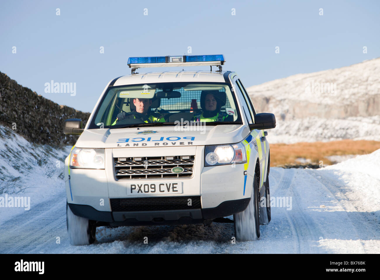 A Police four wheel drive on Kirkstone Pass in snowy conditions, Lake District, UK Stock Photo