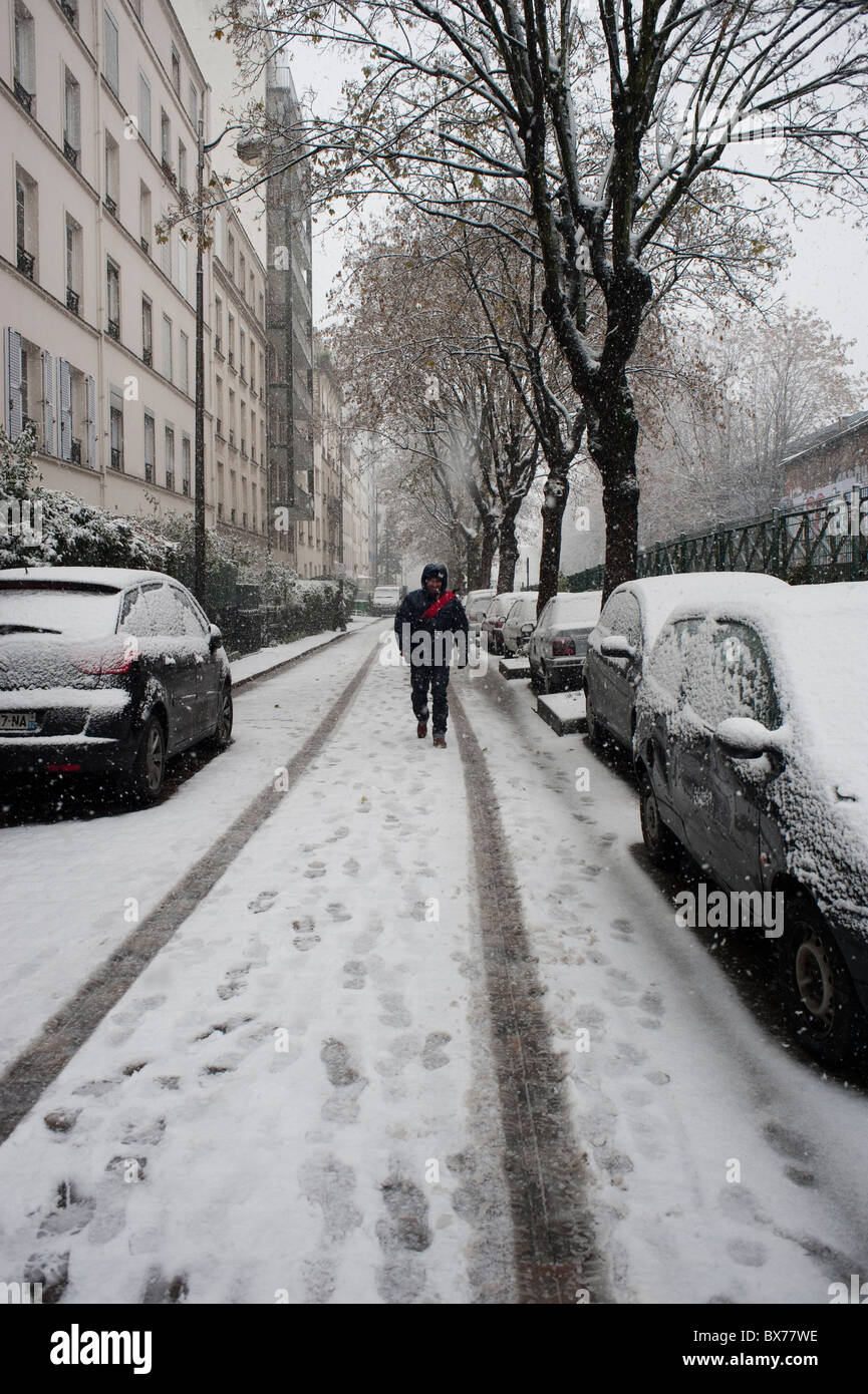 Paris, France, Man Walking in Urban on Street in Snow Storm, WInter Scenic, winter  street paris snow Stock Photo - Alamy