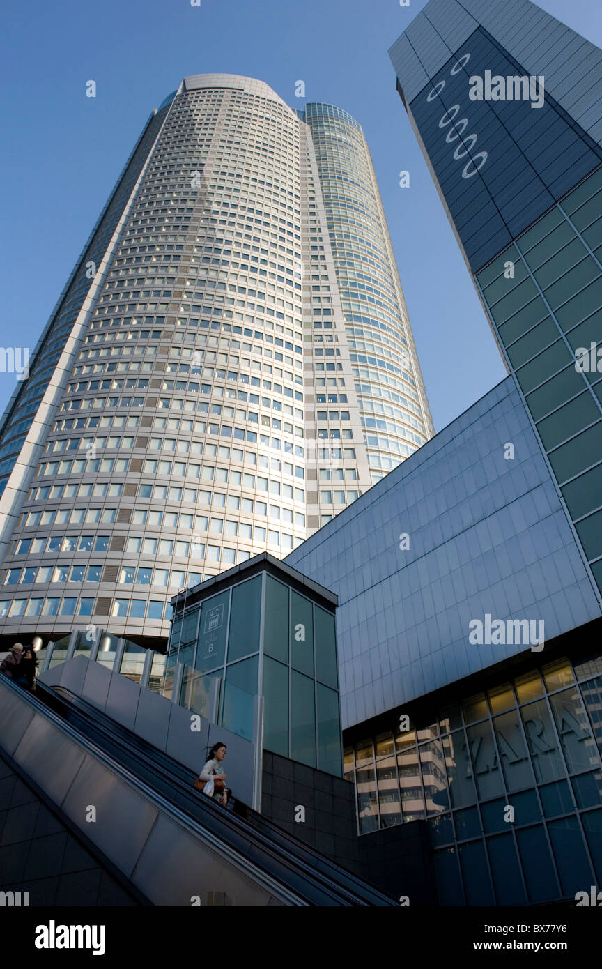 The Mori Tower at the upscale Roppongi Hills residential and shopping complex in Roppongi, Tokyo, Japan, Asia Stock Photo