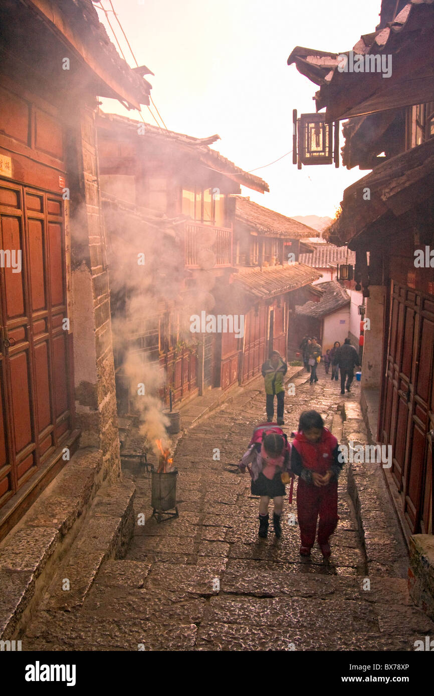 Lijiang old town hi-res stock photography and images - Alamy