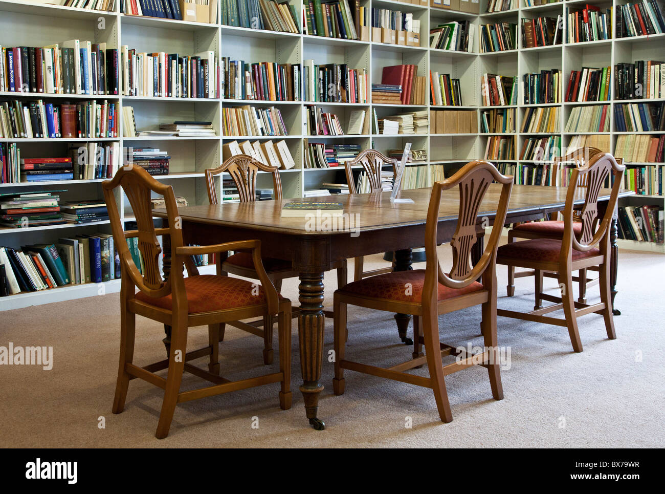 Home library bookshelves hires stock photography and images Alamy
