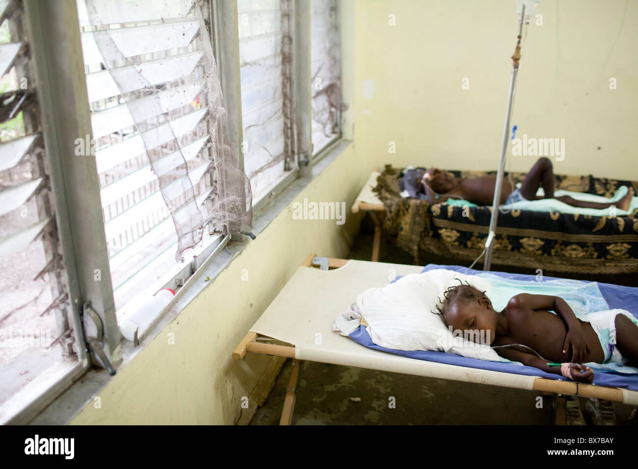 Young cholera patients sleep on cots at the Hospital Albert Schweitzer on  Thursday, October 28, 2010 in Deschapelles, Haiti Stock Photo - Alamy