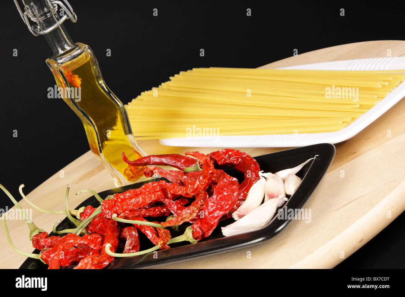 Ingredients for the typical italian "spaghetti, aglio, olio, peperoncino Stock Photo Alamy