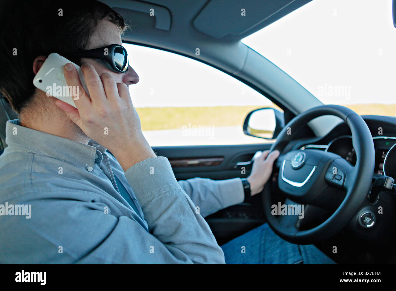 one hand driving, luxury car, builtin GPS navigation system, Skoda Columbus, Skoda Superb Combi