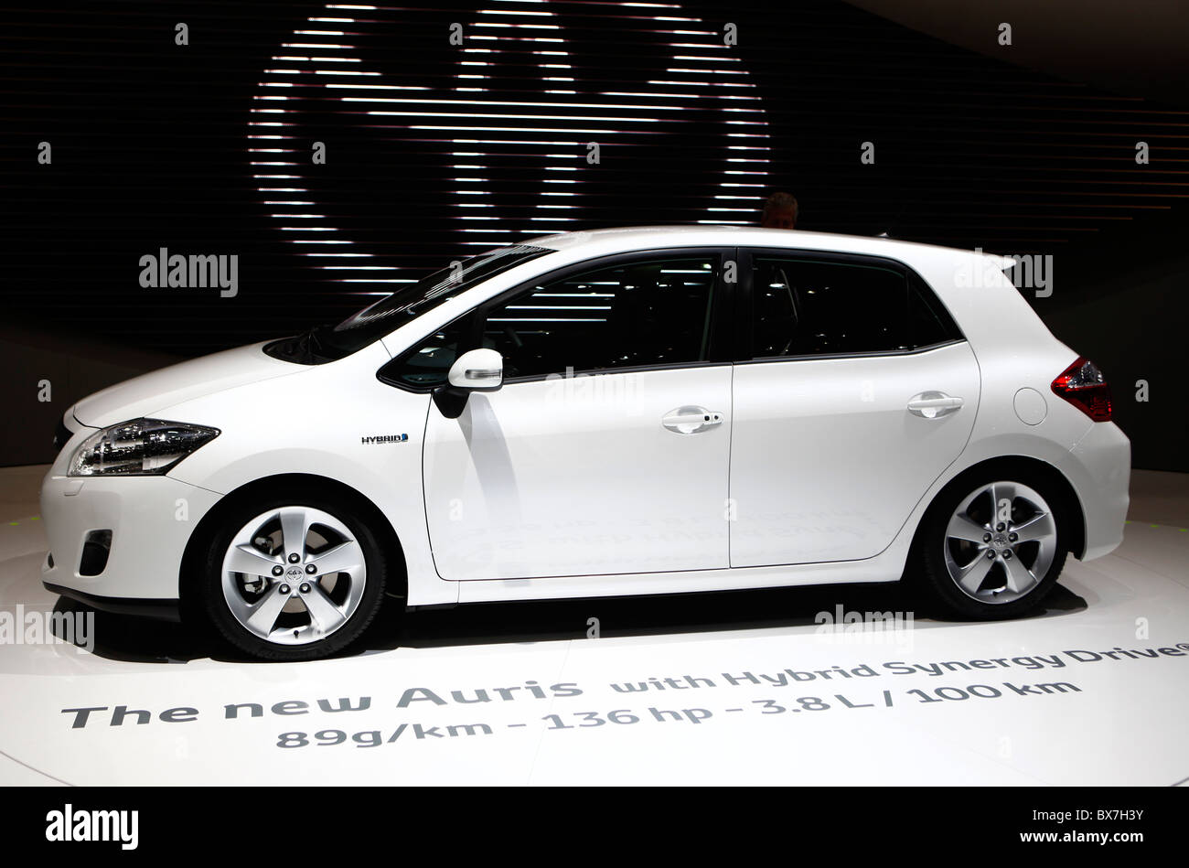 File:Toyota Auris 1.6 Life+ (Facelift) – Frontansicht, 21. Juni 2011,  Ratingen.jpg - Wikipedia
