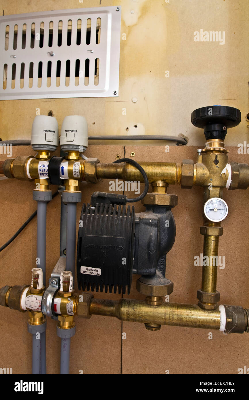 Underfloor Central Heating pipes underfloor installation, Control