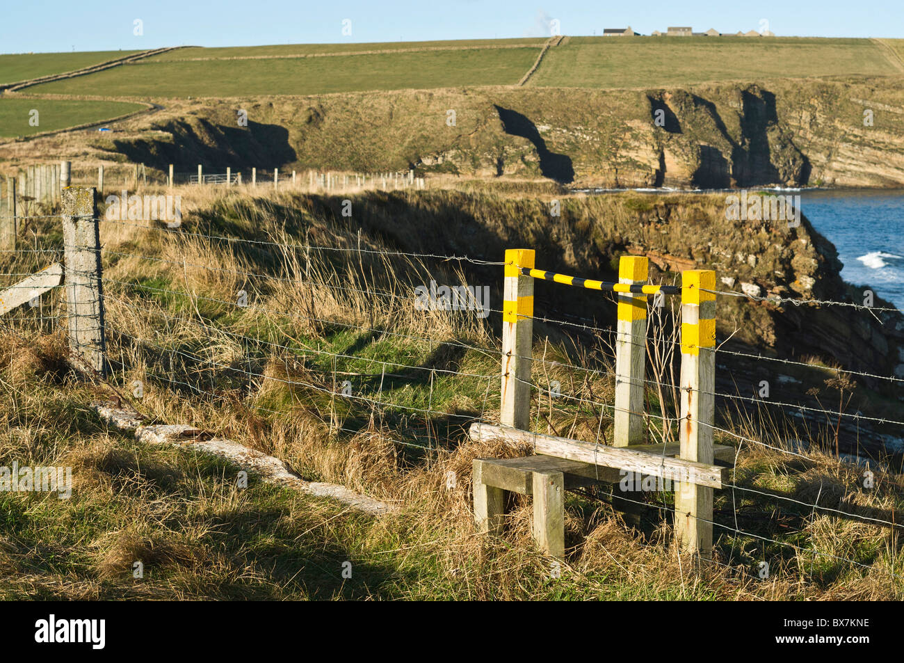 dh  SOUTH RONALDSAY ORKNEY Footpath stile on seacliff foot path cliff trails Stock Photo