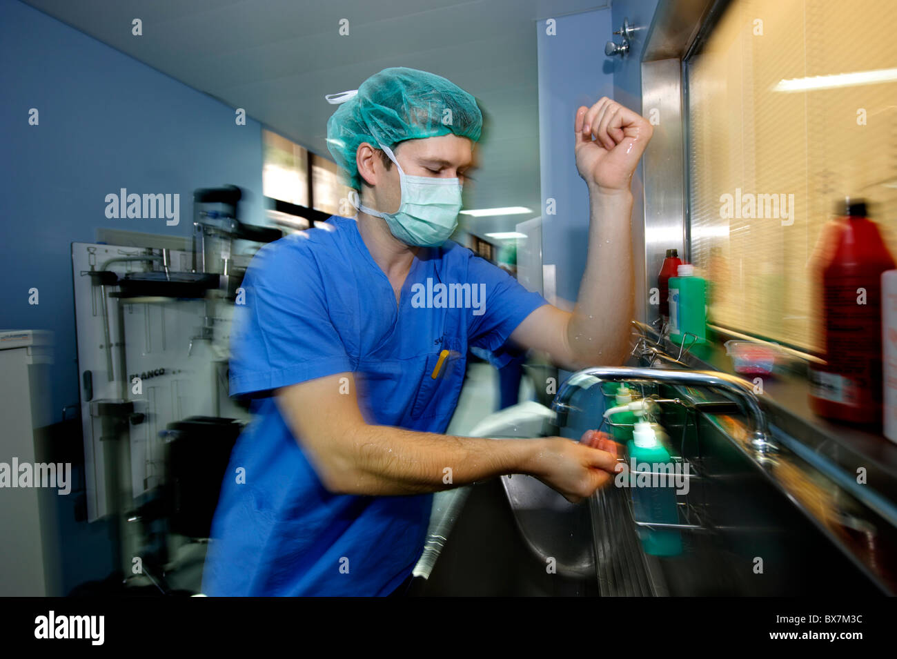 Surgeon Scrubbing His Hands Before Surgery Stock Photo Alamy