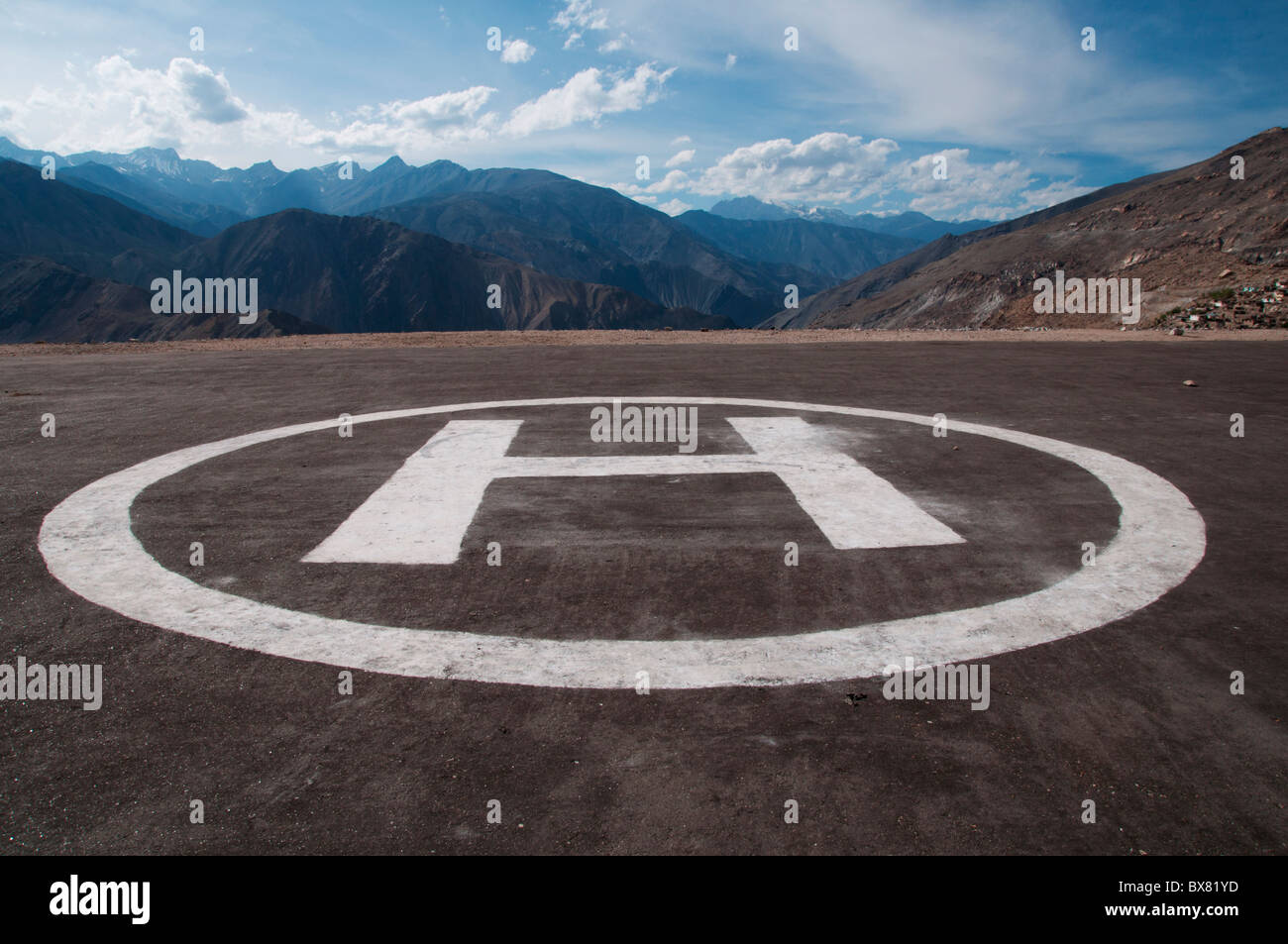 Helicopter landing pad hi-res stock photography and images - Alamy