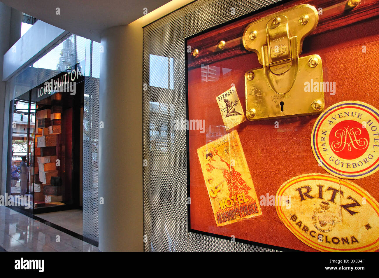 Louis Vuitton Store, The Emporium Shopping Centre, Khlong Toei District,  Bangkok, Thailand Stock Photo - Alamy