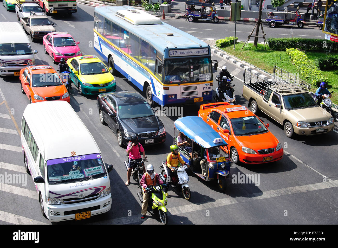 Busy traffic on Thanon Phaya Thai Road, Pathum Wan District, Bangkok, Thailand Stock Photo