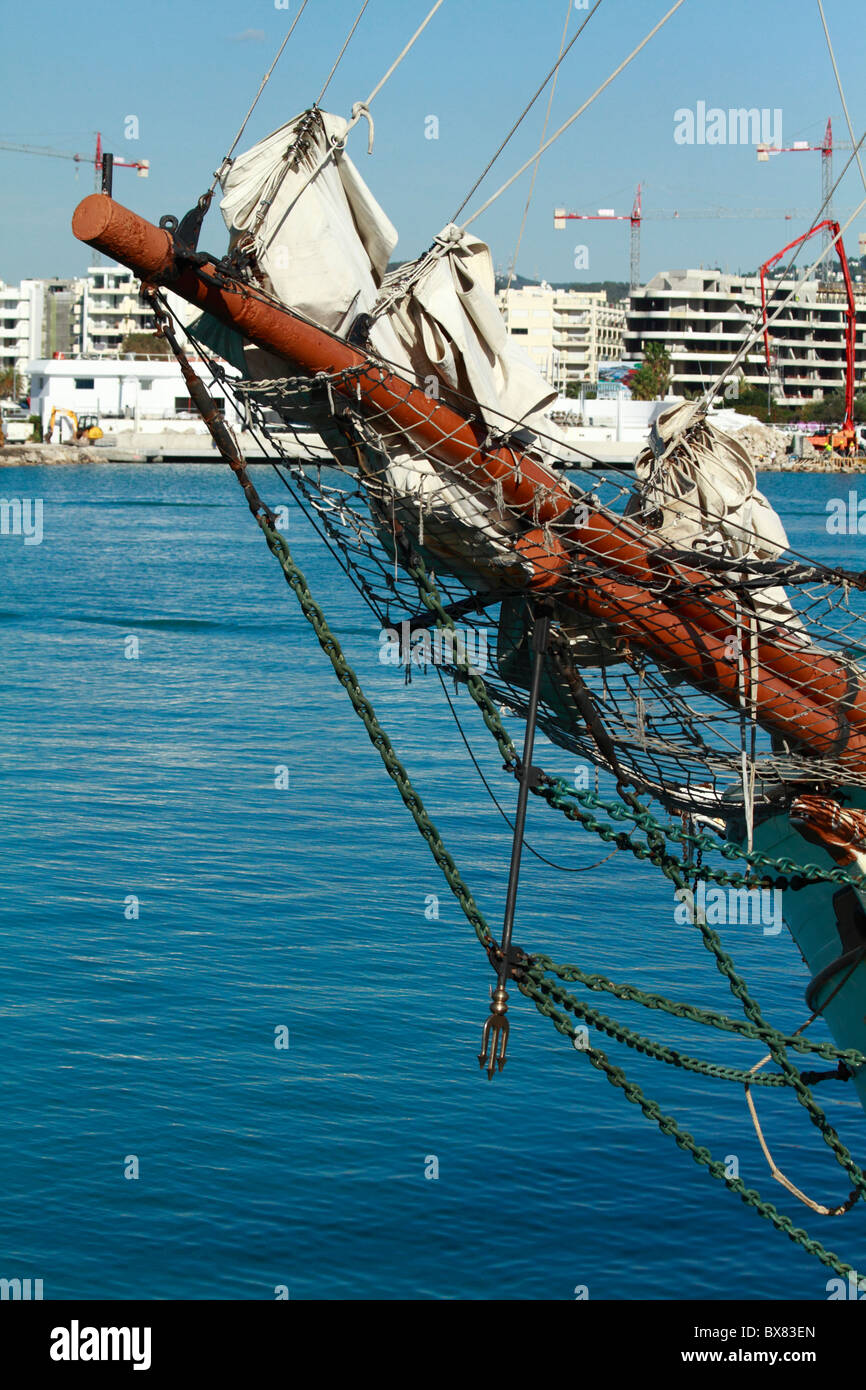 Detail view of boom and rigging on a schooner (Tall ship) Stock Photo