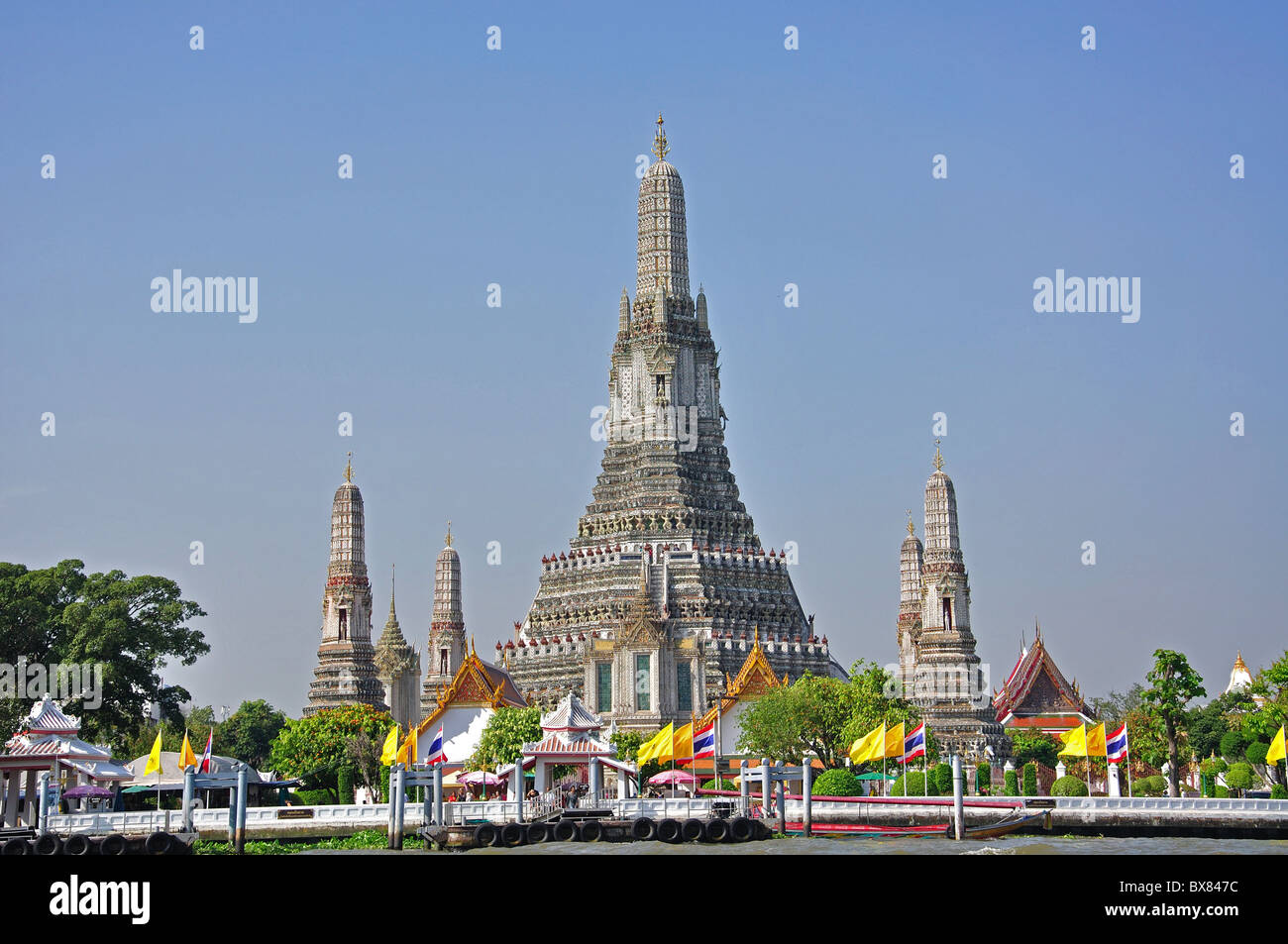 Wat Arun Rajwararam (Temple of Dawn) by Chao Phraya River, Bangkok Yai District, Bangkok, Thailand Stock Photo
