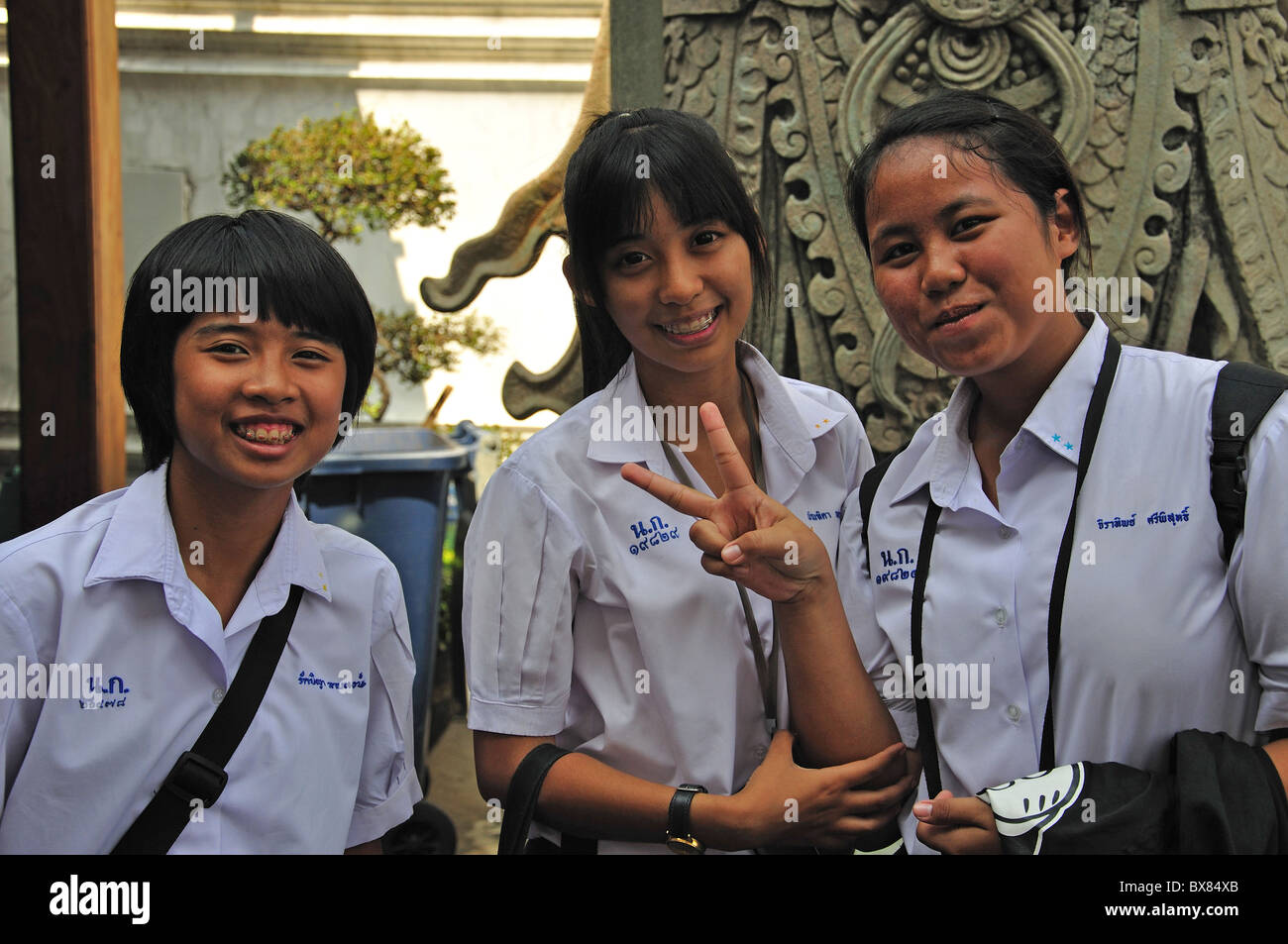 Smiling schoolgirls, Wat Pho Temple, Rattanakosin Island, Bangkok, Thailand Stock Photo