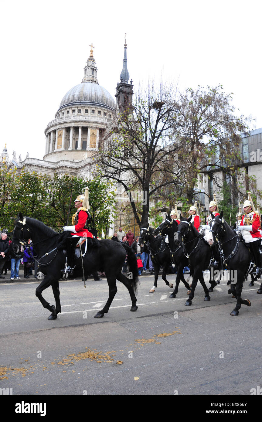 Household Cavalry Mounted Regiment passing St Paul's Cathedral during the Lord Mayor's Show Stock Photo