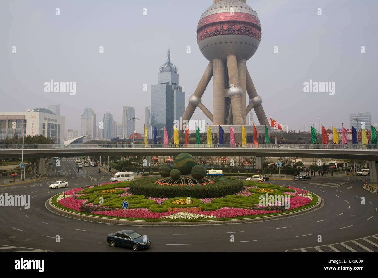 Walkway pudong shanghai china hi-res stock photography and images - Alamy