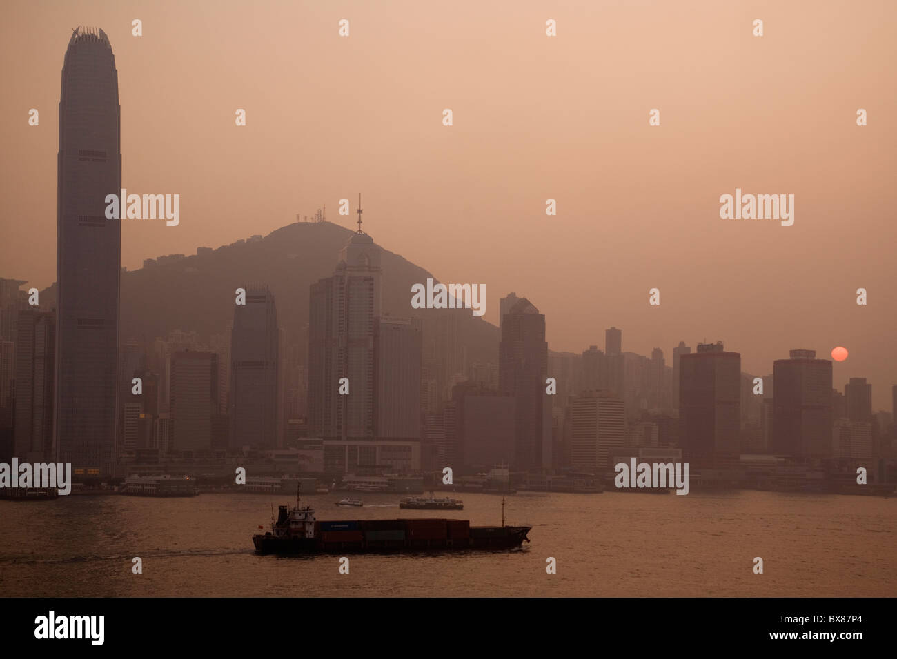 China Hong Kong, IFC Tower & Peak at sunset Stock Photo