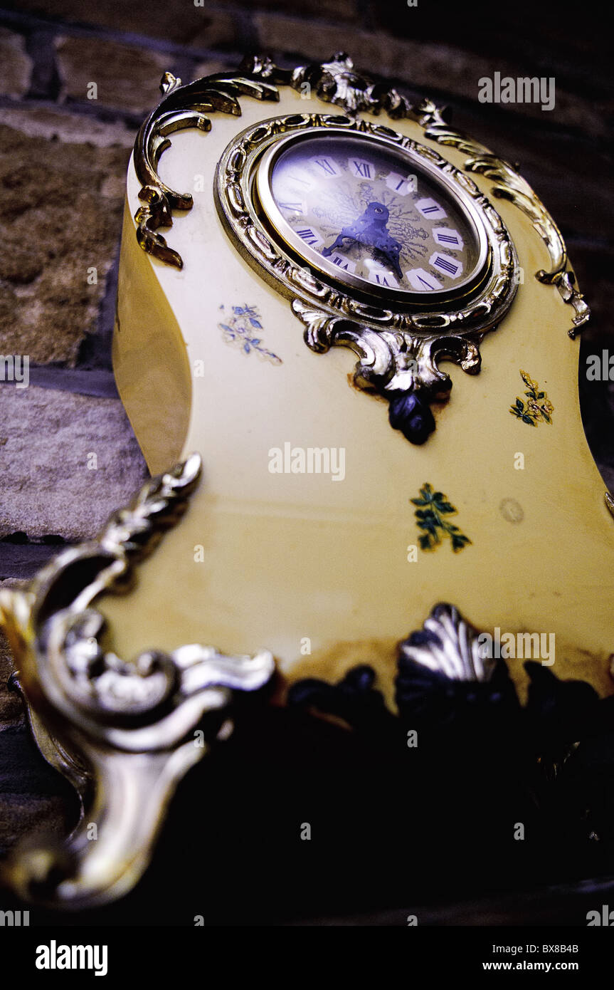 Ornate clock hi-res stock photography and images - Alamy