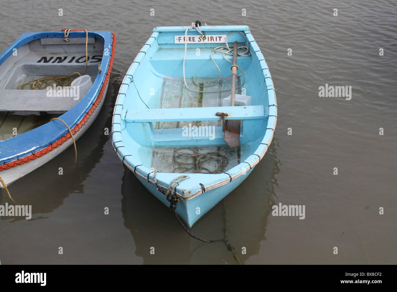 Painter rope boat hires stock photography and images Alamy