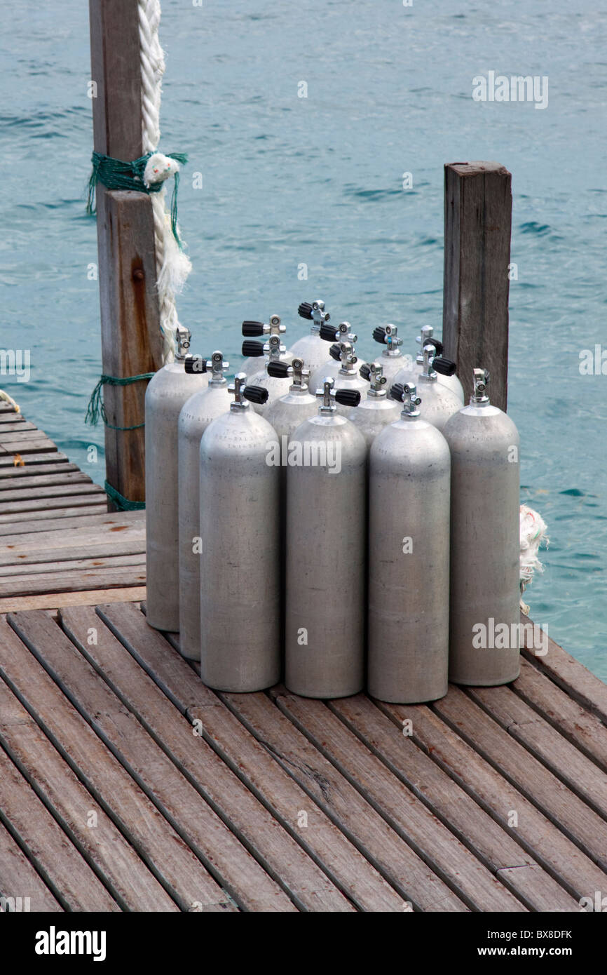 Dive cylinders hires stock photography and images Alamy