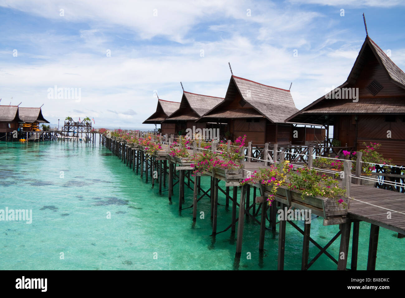 Water bungalows, Sipadan Kapalai dive & holiday resort, Ligitan Reefs,  Borneo, Malaysia Stock Photo - Alamy