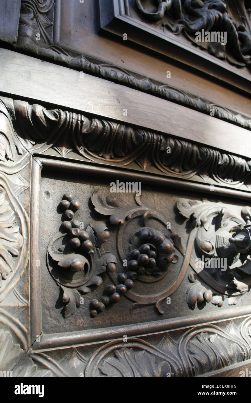 Wood Patterns Rome Wooden carved shapes on door in rome hi-res stock photography and ...